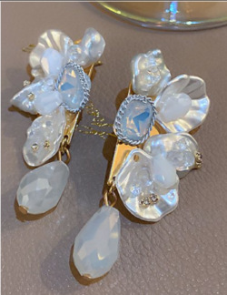 Pearl Rhinestone Earrings Silver Needle Baroque Crystal in French Retro Minority Design Ear Studs Ear drop Earrings AAA Quality Pearls